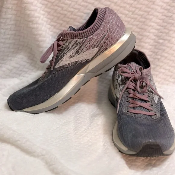 Brooks Ricochet Running Shoe, Women's Size 10 Medium Gray Purple - Main Image